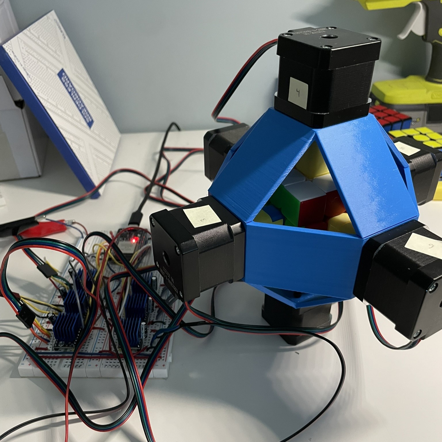 Rubik's Cube Solving Robot